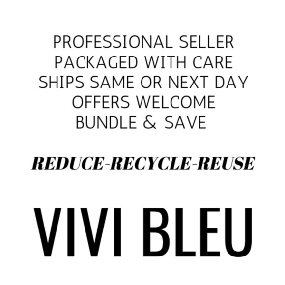 VACATION T Shirt Adults X Large XL Gildan Maroon London, England Crown Graphic - Picture 2 of 7